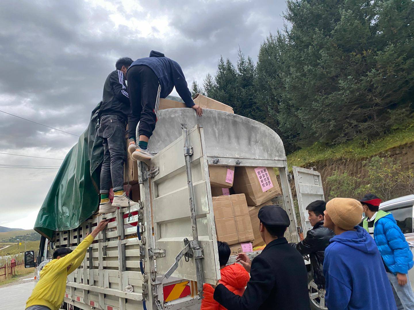 哈尔滨冯岩糕点烘焙培训有限公司公益回顾丨家国同欢月同圆 温暖满载甘孜州(图5)